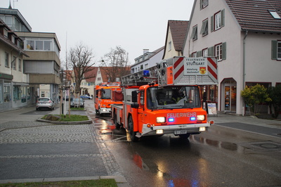 Stuttgart Weilimdorf: Schmorbrand in defektem Schaltkasten loest Grosseinsatz der Feuerrwehr aus. 